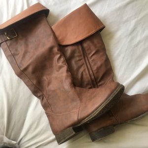 Brown winter boots